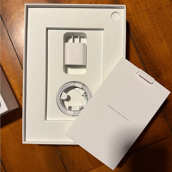 NIB iPad 128GB (A16) Model A3354 with OtterBox Case, screen protector + stylus! - Picture 5 of 11